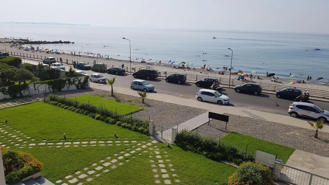 Appartamenti Vacanze Villa Meo 빌라프란카티레나 아파트