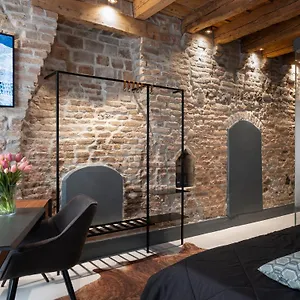 Officine Cavour Casa Dei Leoni Centro Storico , Padova Italia